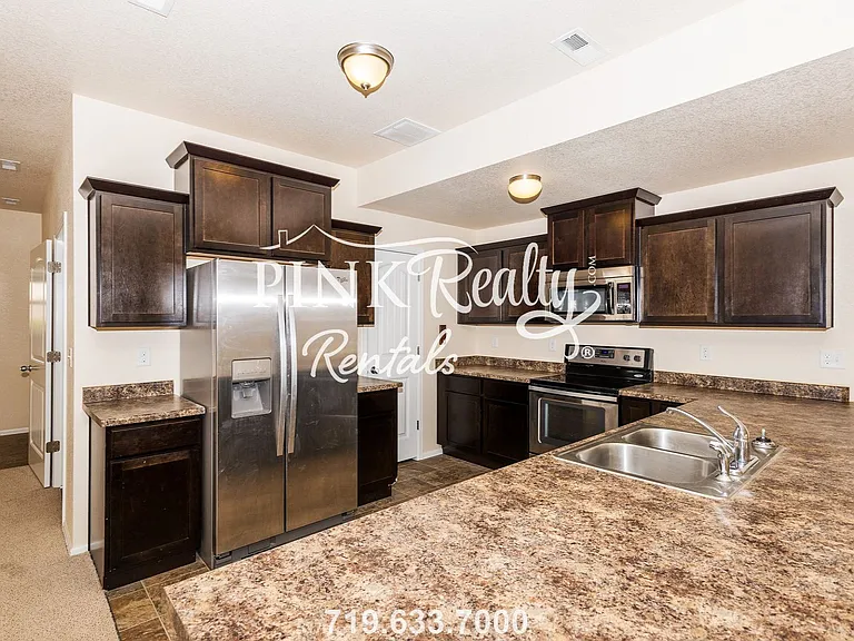 2325 Washo Cir — Photo 8