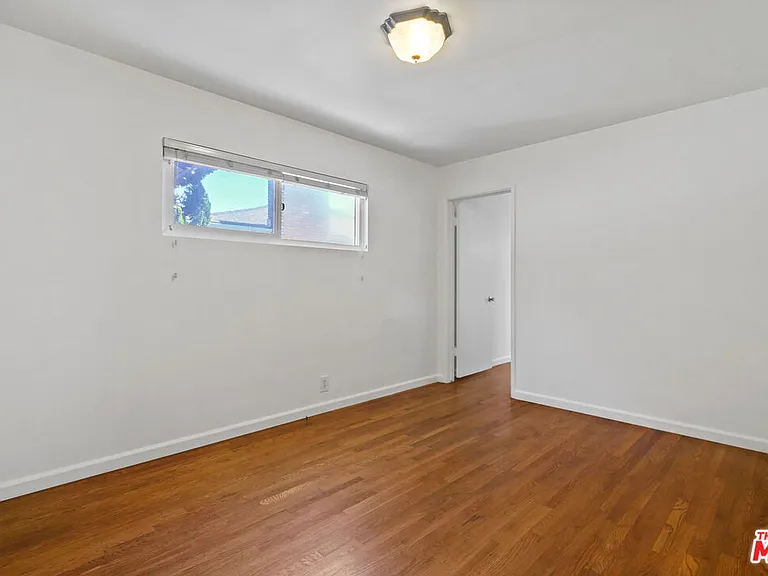 4940 Placidia Ave — Photo 25