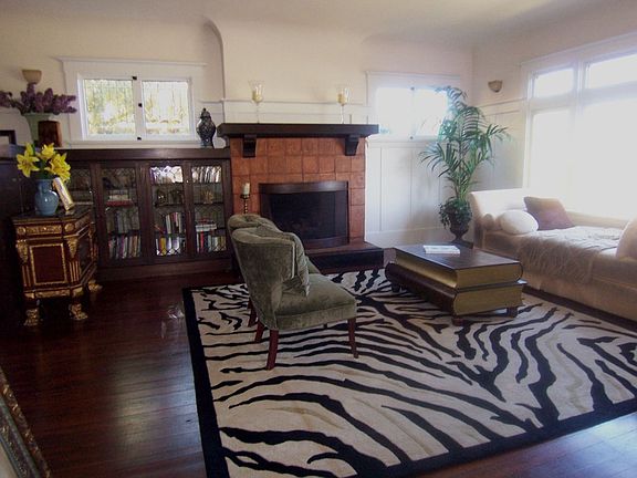 Living Room w/gas fireplace