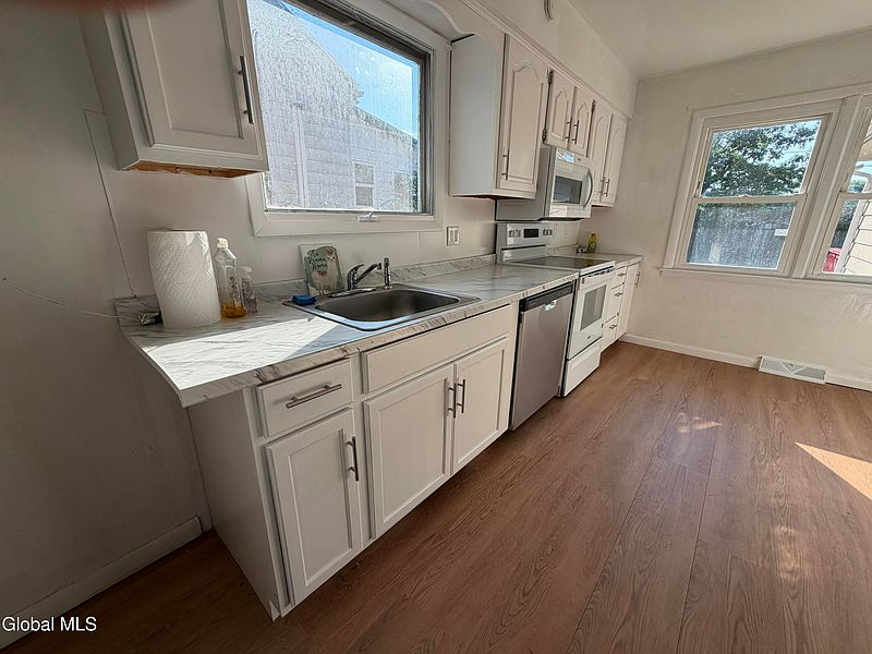 4th image of 31 Tampa Avenue