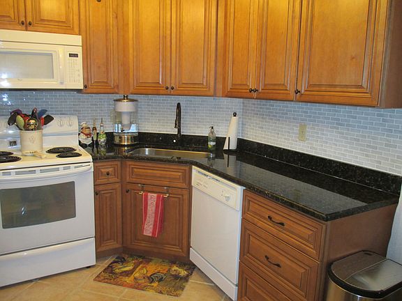 4th image of 215 Rubens Dr