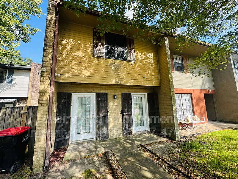 2343 Robley Dr