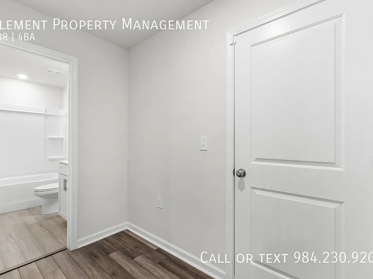 1009 Belloak Way #1 — Photo 6