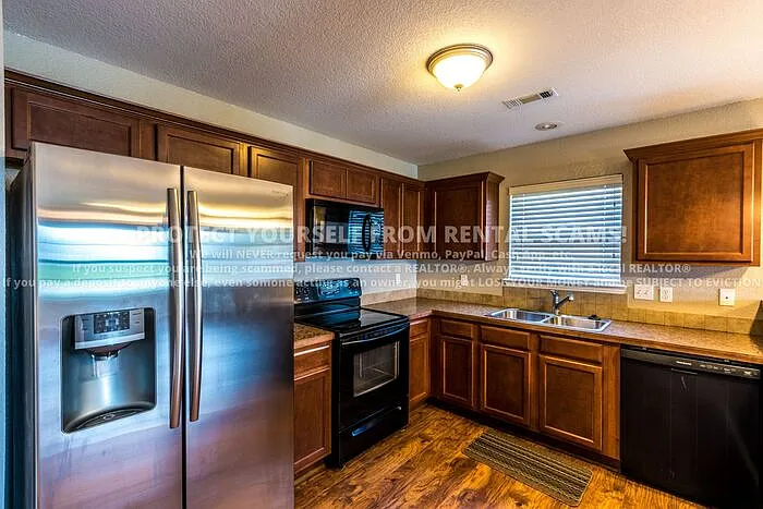 1137 S Holland Dr — Photo 4