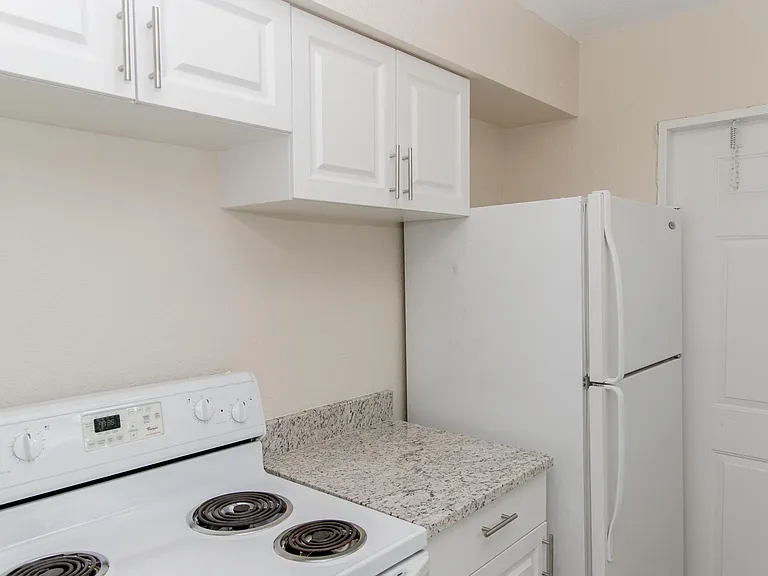 Royal Oak Condominiums — Photo 26