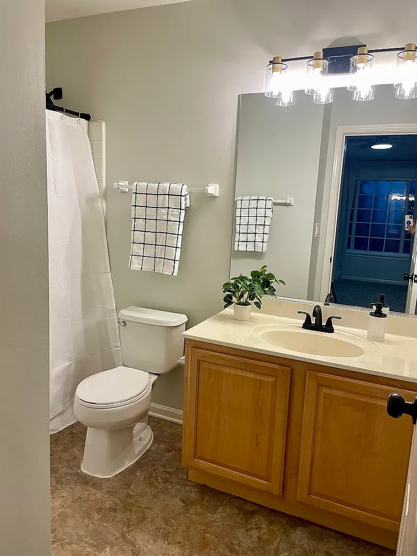 3 bed, 2.5 bath, 1707 sqft, $2,675 — Photo 3