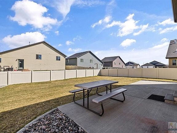 4th image of 5821 Mountain Front Ave