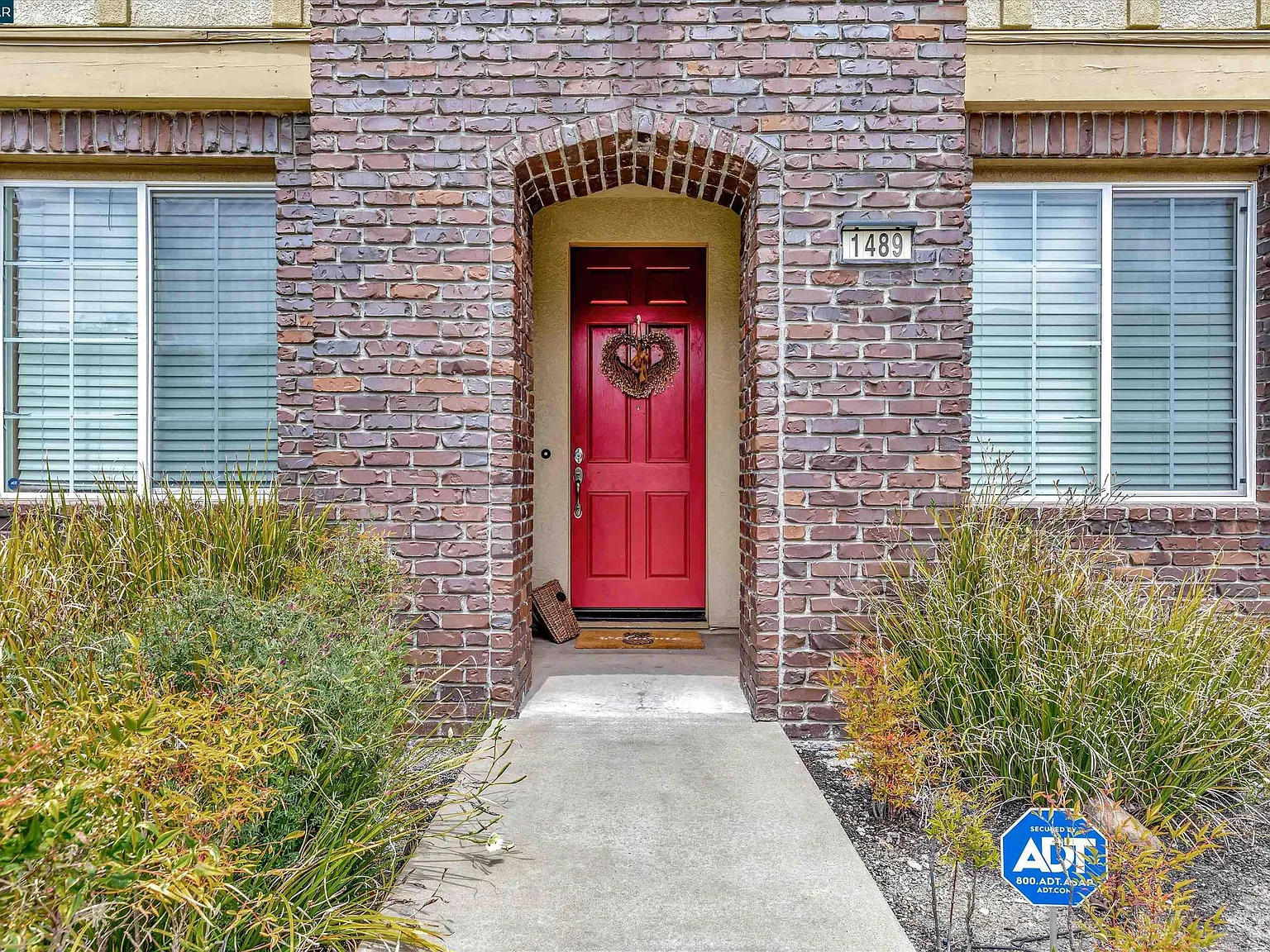 4 bed, 2863 sqft, $5,700 — Photo 4