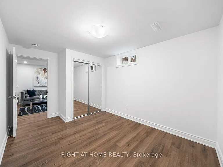 582 Carlyle Ct #LOWER — Photo 10