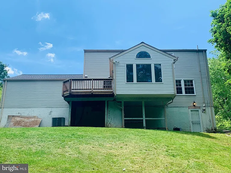 1228 Windmill Ln — Photo 10