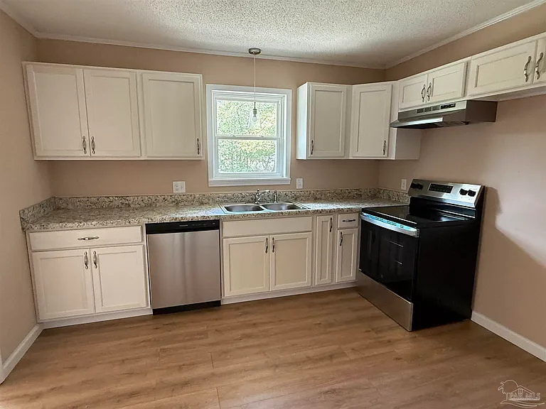 7845 Le Jeune Dr — Photo 16