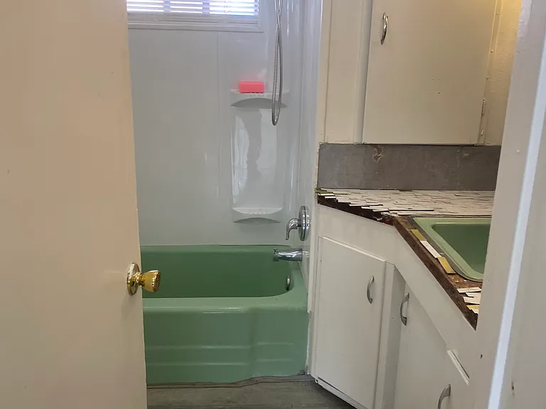 3716 Suhre St #C — Photo 13