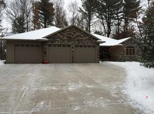 2221 Carriage Ct, Wisconsin Rapids, WI 54494