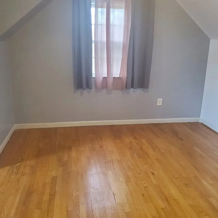10000 Locust St