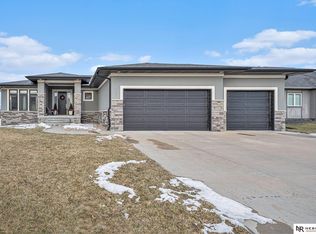 6220 Bridle Ln, Lincoln, NE 68516