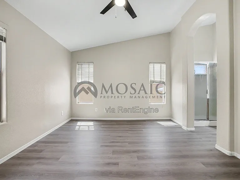 2033 E Willow Wick Rd — Photo 17