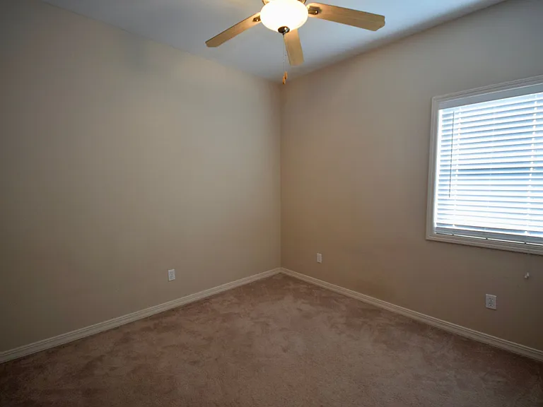 2306 Desiree St — Photo 14