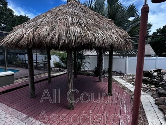 3rd image of 210 Hollow Oak Ct