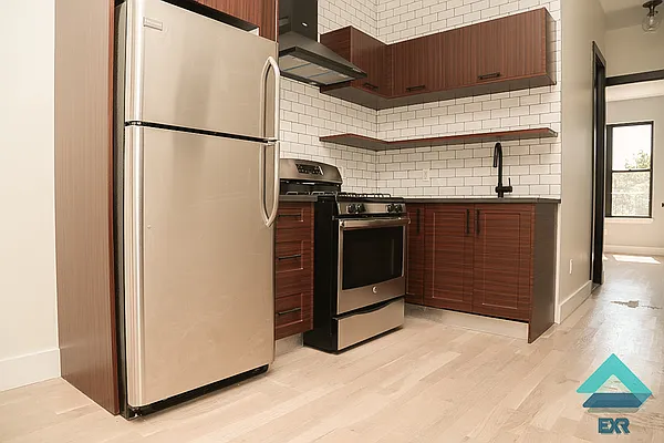 Rented by EXR | media 24