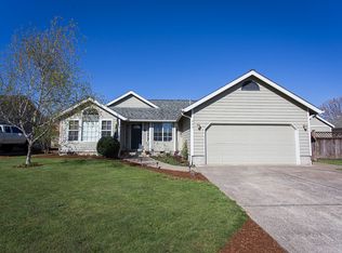 842 29th Ave, Sweet Home, OR 97386