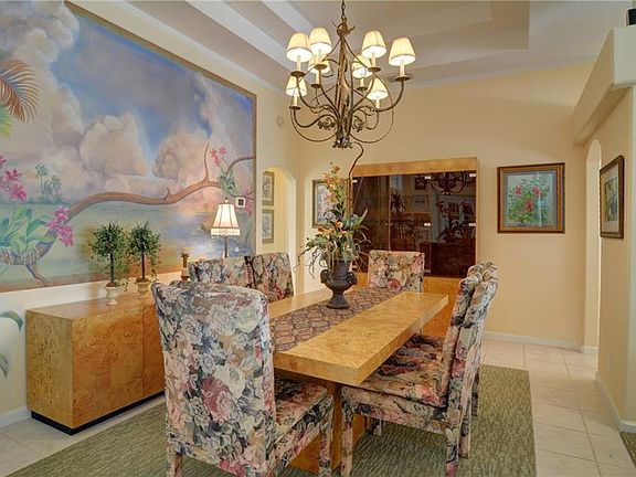 4th image of 1330 NW Red Oak Way