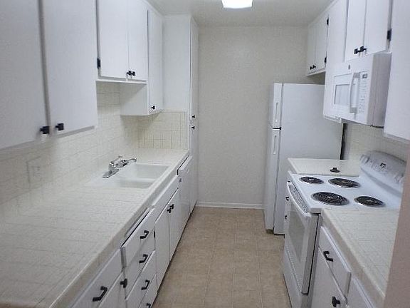 4th image of 3565 Linden Ave Unit 338