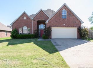 209 N Butternut Ave, Broken Arrow, OK 74012