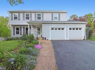 212 Amy Ct, Sterling, VA 20164