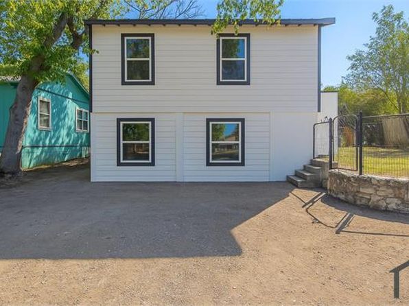 2215 N Elmendorf St #3