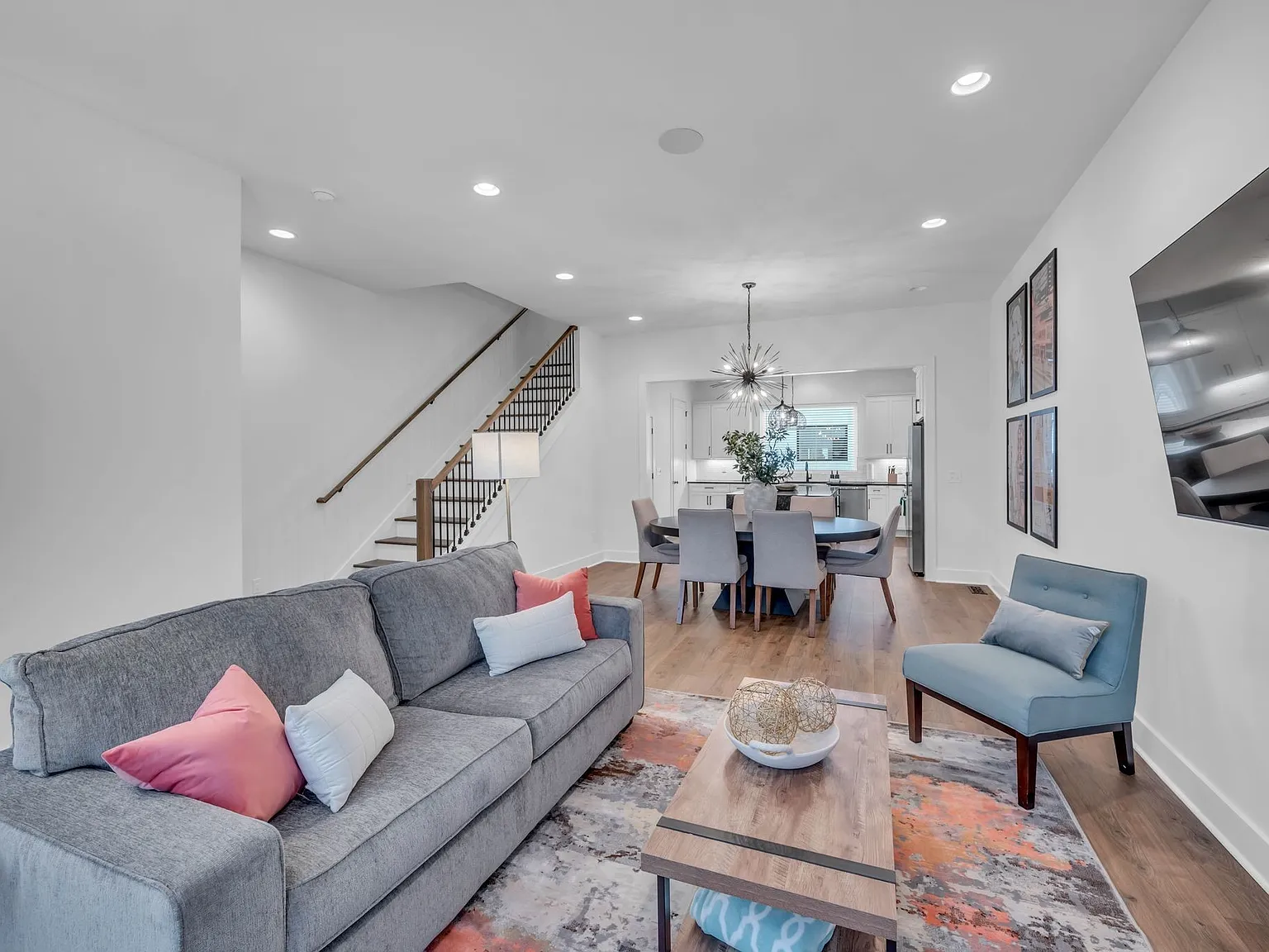 3 bed, 3.5 bath, 1959 sqft, $3,800 — Photo 4
