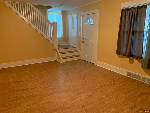 3rd image of 124 Dunlop Ave