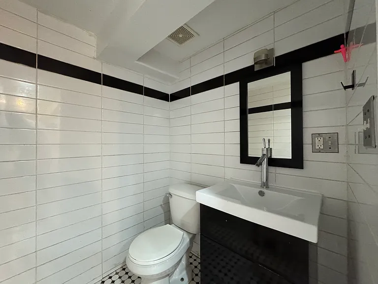 252 Stockholm St #1L — Photo 8