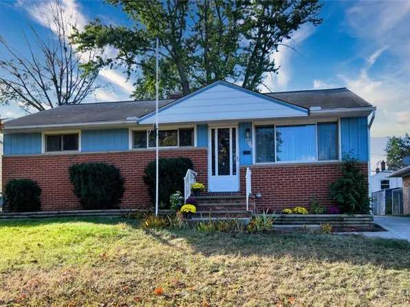 2811 Dellwood Dr, Parma, OH 44134