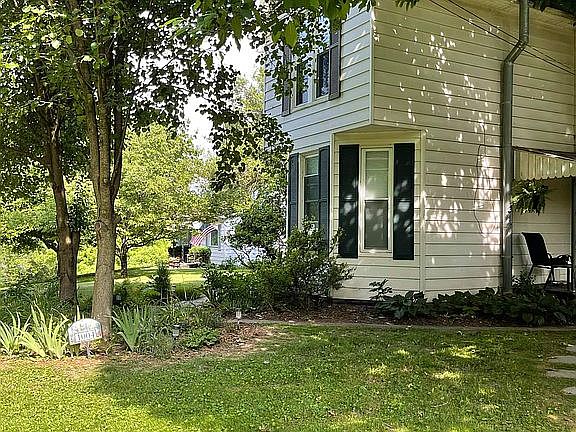 2nd image of 1004 4th Ave