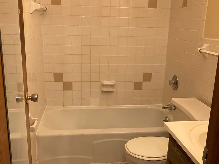 1701 Kenwood Ave — Photo 18