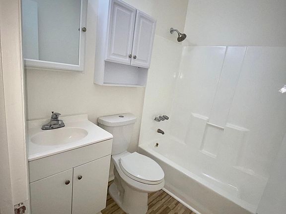 3rd image of 4028 Redwood Ave APT 6
