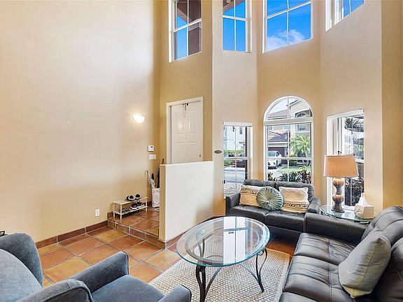 2nd image of 3826 SW 50th Street