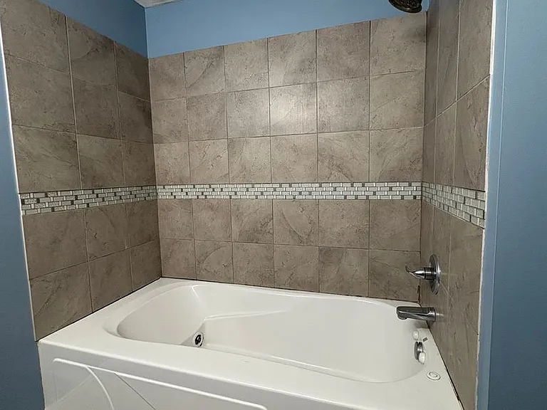 1303 Collett Ln — Photo 12