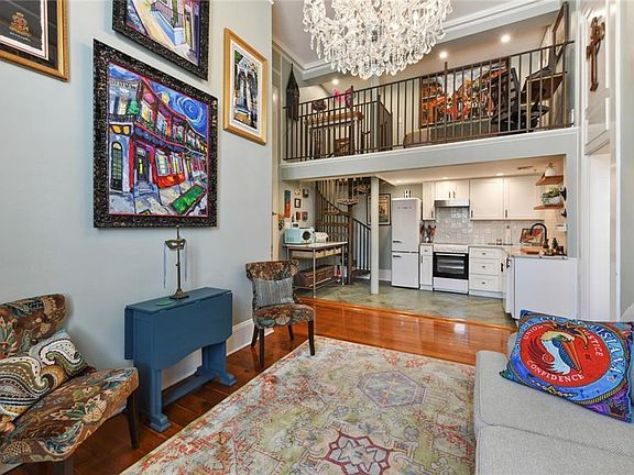 3rd image of 740 Esplanade Ave APT 4