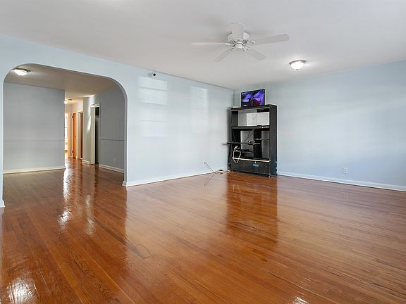 3rd image of 13 Boyd Ave