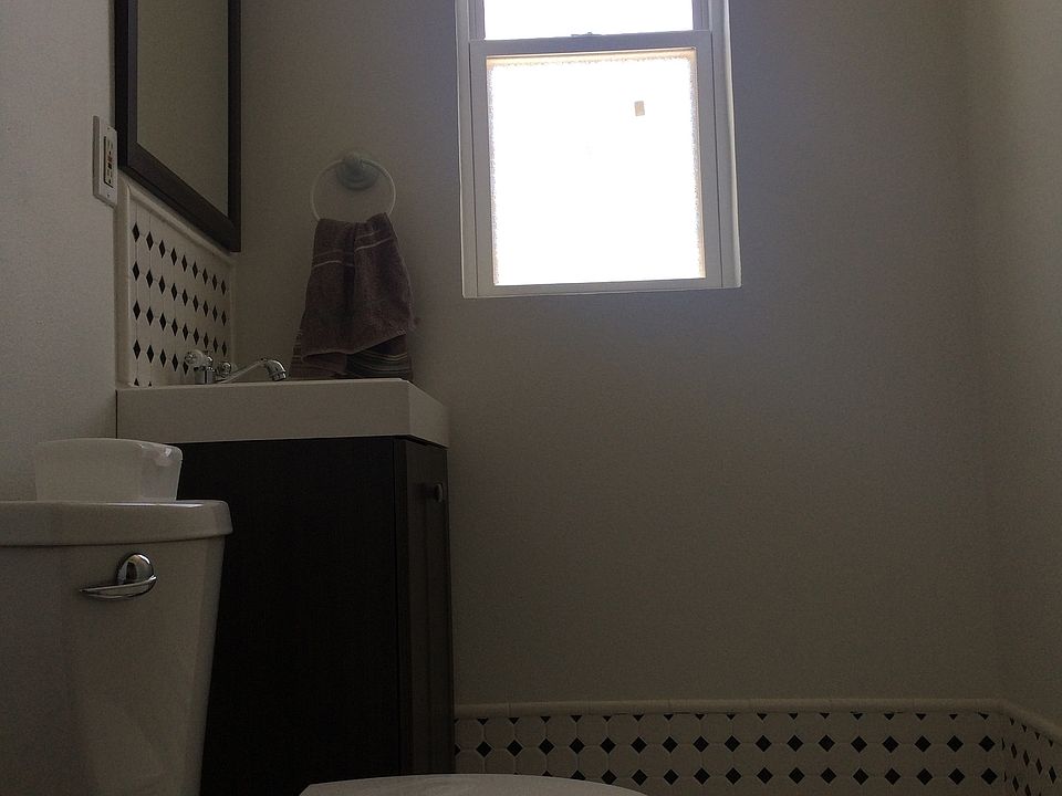 Half bathroom 
