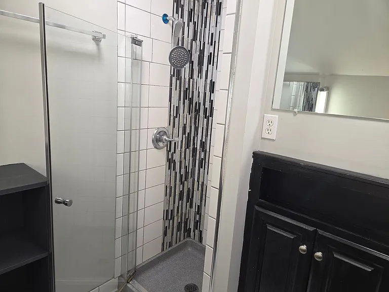 604 Florence Ave — Photo 10