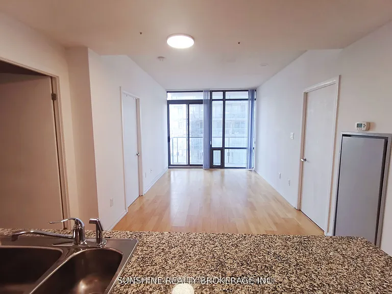 37 Grosvenor St #3308 — Photo 7