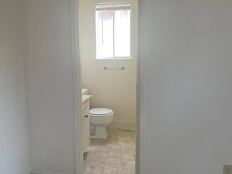 405 Marshall St #B2 — Photo 13