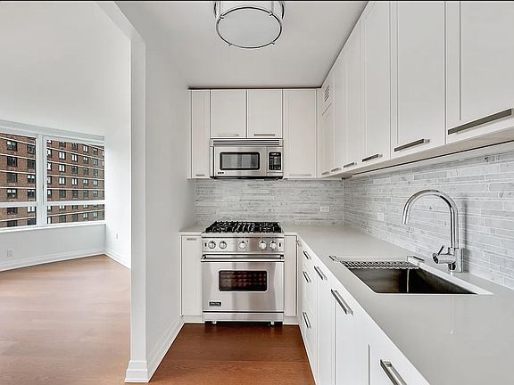 3rd image of 200 E 94th St APT 1714