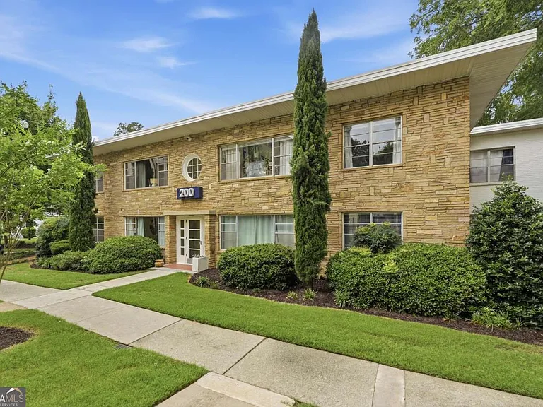 2240 Cheshire Bridge Rd NE #205 — Photo 2