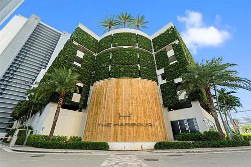 16385 Biscayne Blvd Photo 1