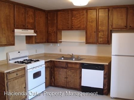 2nd image of 1916 S Lincoln St APT 3