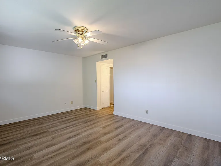1904 E Manhatton Dr — Photo 29