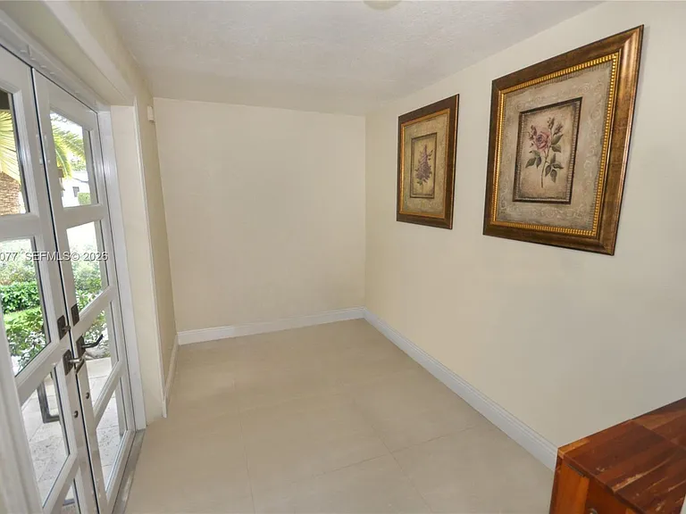 6550 SW 8th St — Photo 6